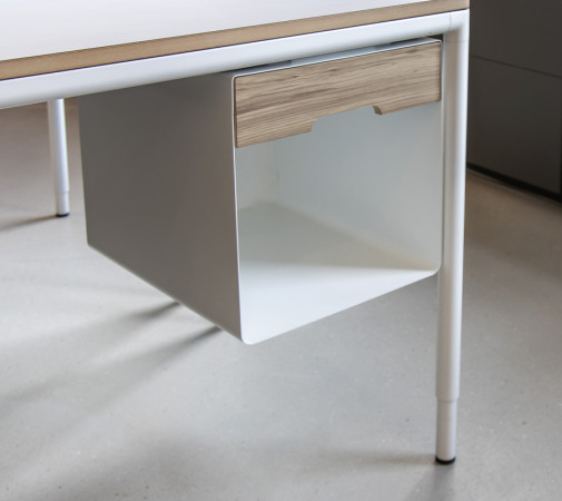 C9 Desk Callout 03